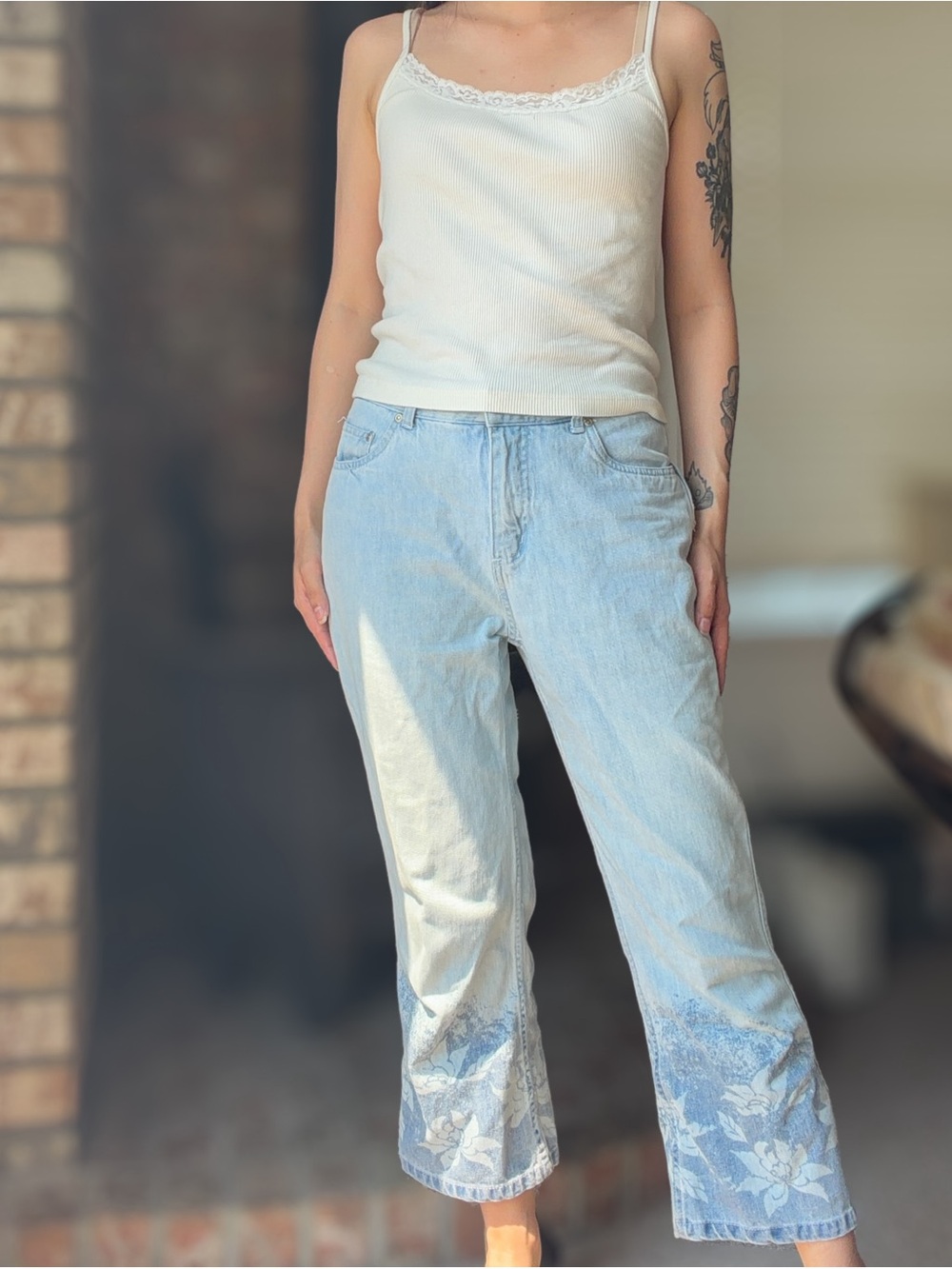 Vintage Faded Glory light blue denim floral capri jeans